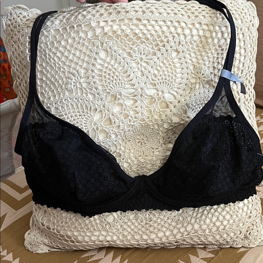 Aerie black Lace Underwire Bra with Adjustable Straps